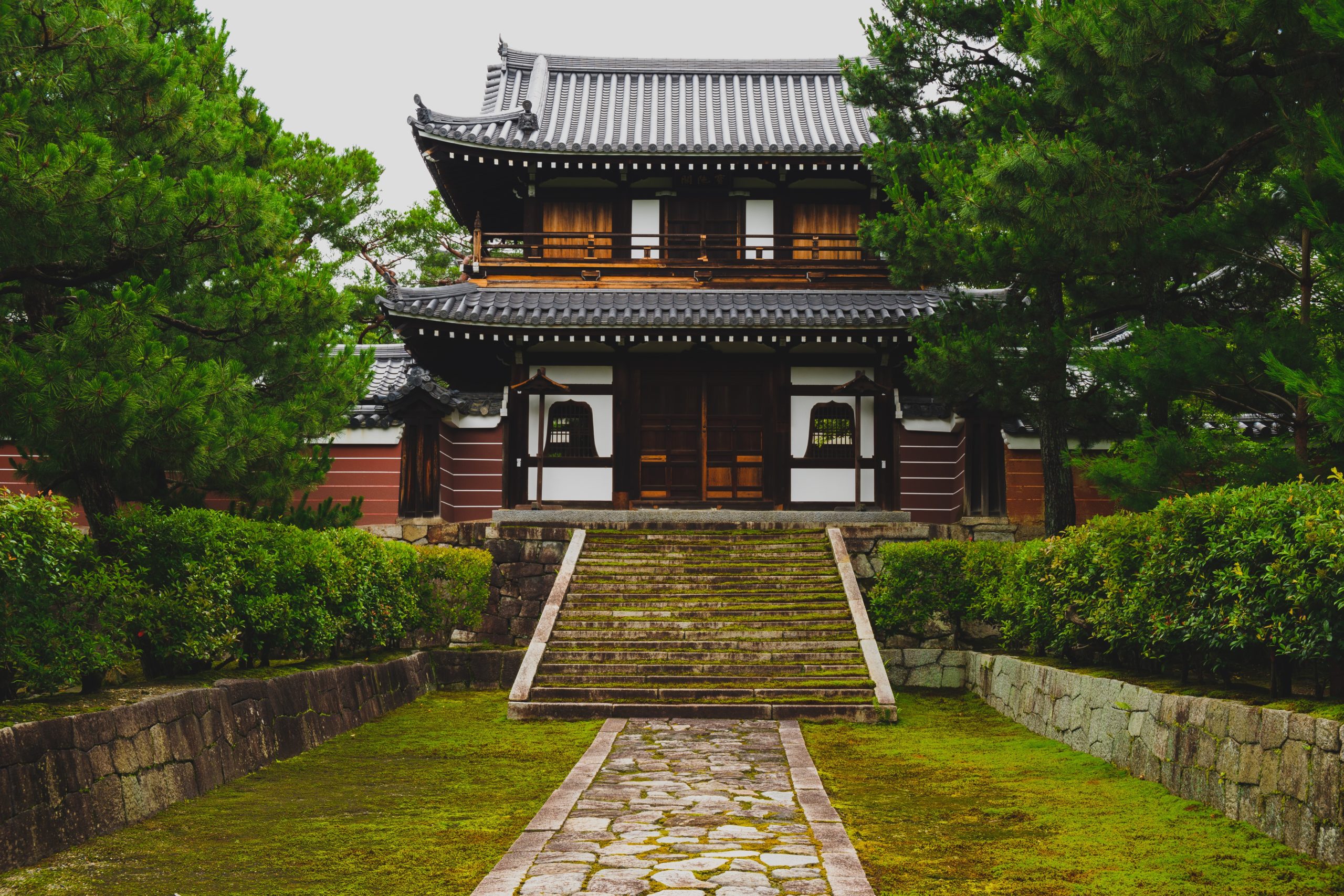 京都最古の禅寺【建仁寺】。風神雷神や雲龍図、双龍図を見に行こう