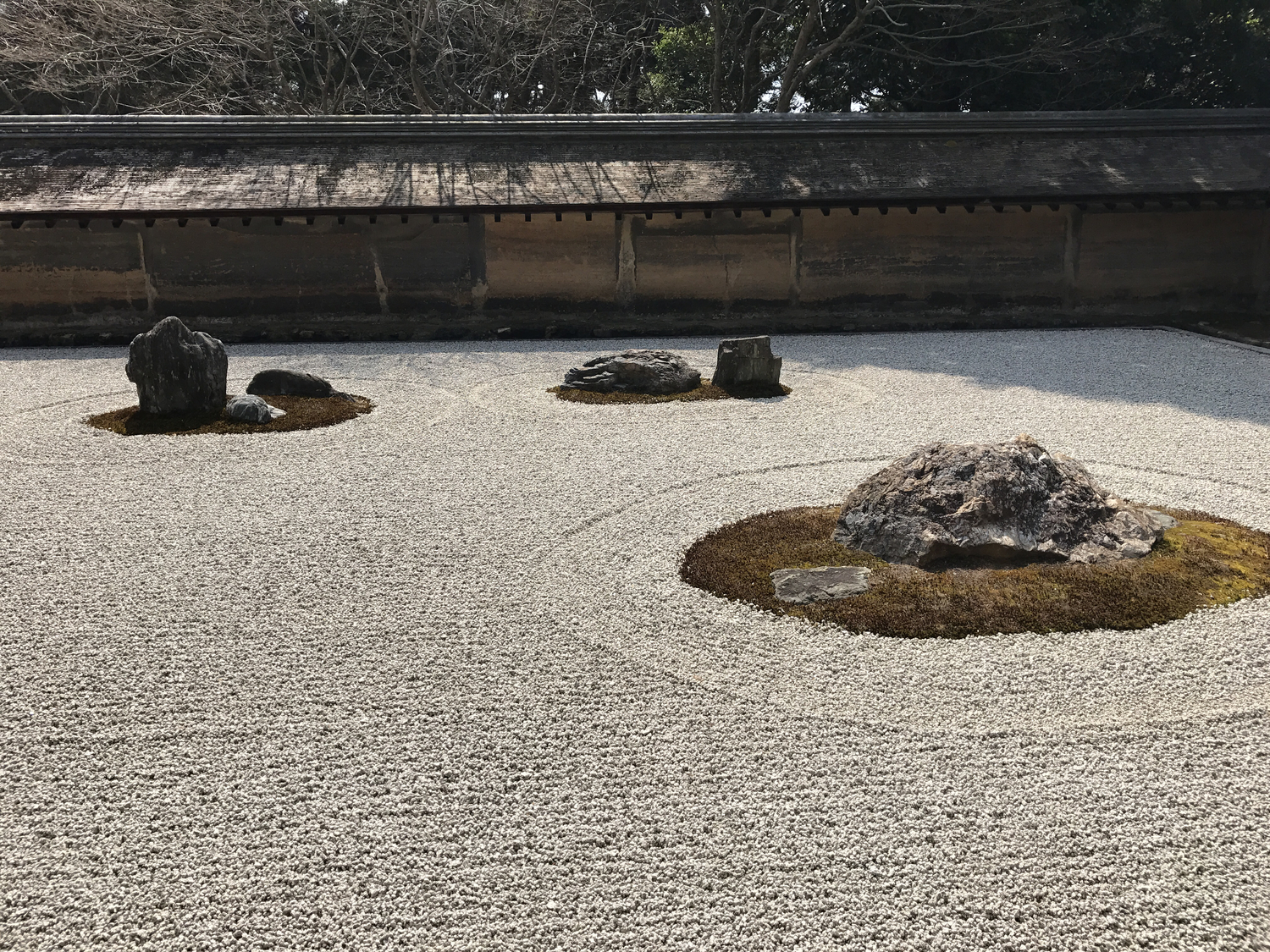 龍安寺の15の見どころ。京都を代表する枯山水の石庭を見に行こう。