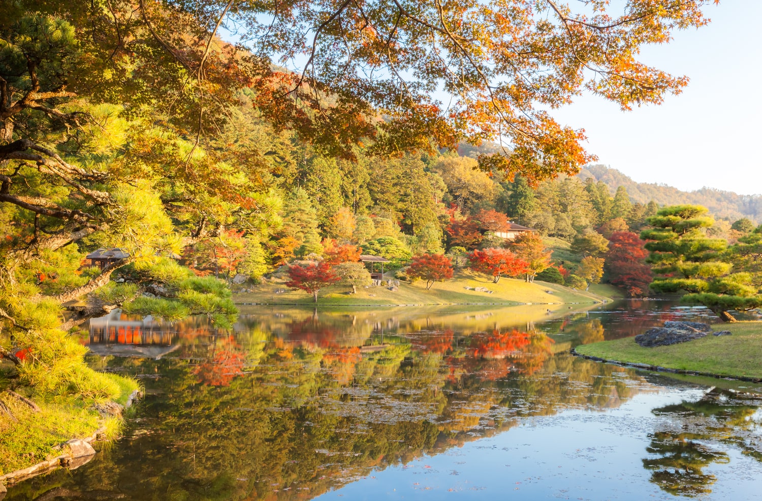 京都観光で訪れたい離宮・御所。見どころや予約方法まで解説。