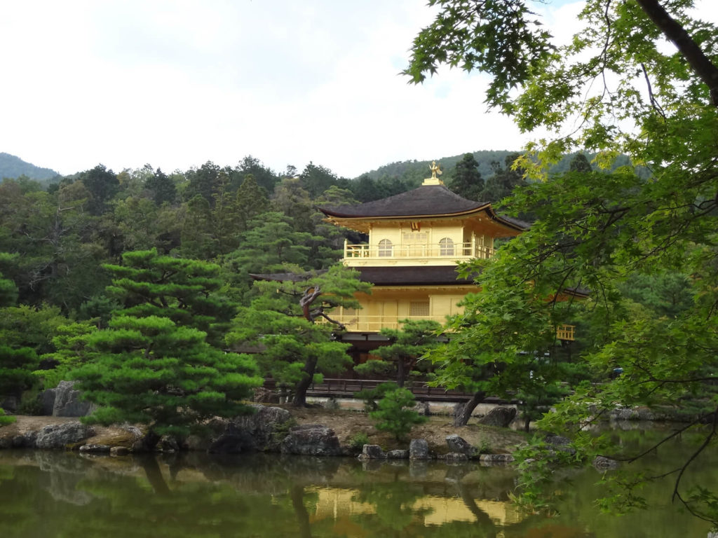 金閣寺の鏡湖池